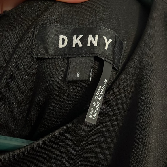DKNY dress. NWOT. Size 6 - Picture 4 of 12